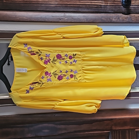 Yellow tunic top with embroidery - Picture 1 of 8
